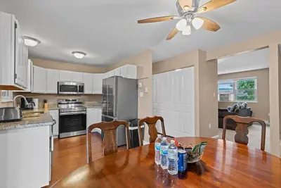Image de *Newly* Renovated Stay at modern 3br Townhome (15 minutes from Harris-Hershey)