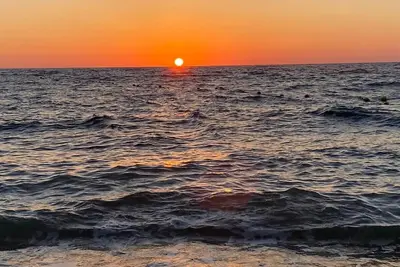 Image de Wake up in this bright apartment near the beach with vibrant energyx