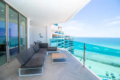 Image de Esmeralda Beach Resort 3 Bedrooms Condo C 1303