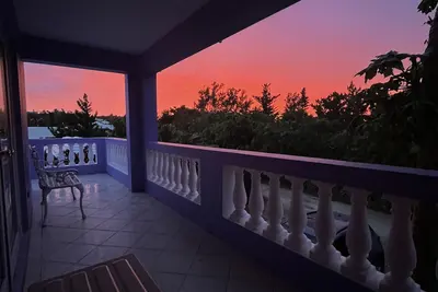 Image de 3 bedroom home with pool