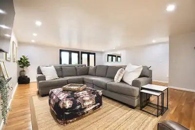 Image de River Side Hangout, 5 Min to Downtown, Sleeps 10