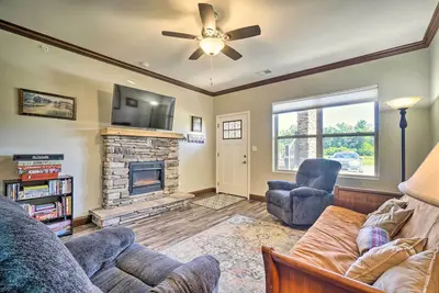 Cozy Townsend Condo, Resort-Style Amenities!
