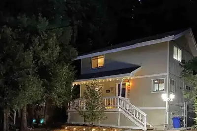 Image de Luxe Cozy Lake Arrowhead Cabin New Hot Tub Kid & Dog Friendly