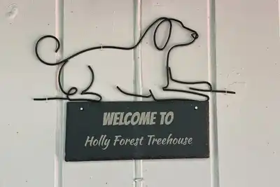 Holly Forest Treehouse - Dogs Welcome!