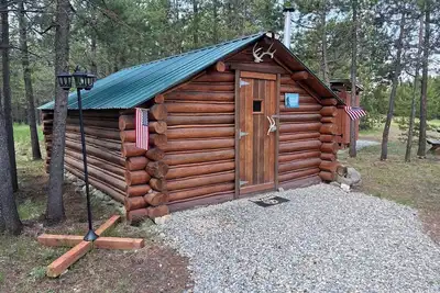Cozy dry cabin with ( fireplace and campground/fire.