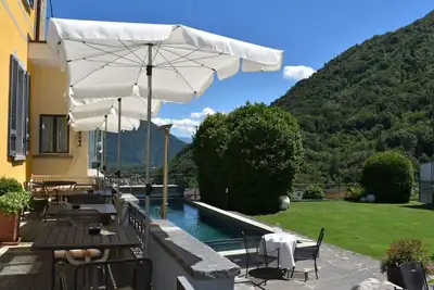 Image de Confortable appartement avec piscine, Wifi, Tv, patio, animaux admis, vue panoramique et parking