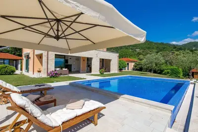Image de Maison de vacances privée avec piscine privée, Wifi, climatisation, Tv, terrasse, animaux admis