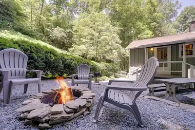 Image de Private Fire Pit & Creek: Bryson City Retreat!