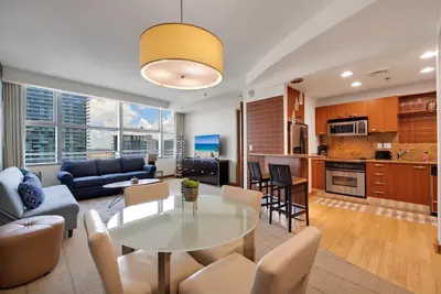 Image de New listing Brickell Amazing City View-1Bed W king and Q sofa bed Free parking