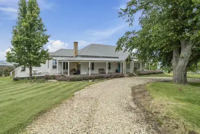 Image de Tabletop Farm: 4  Br, 2  Ba House in Tolmie, Sleeps 11