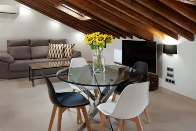 Image de INMálaga Apartments Penthouse Santos Suite