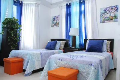 Image de Comfortable, cozy, private bedroom in a lovely private residence