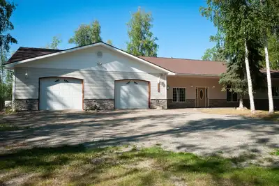 Image de The Wise Raven Retreat, Peaceful and Spacious Home in Big Lake on a forested lot