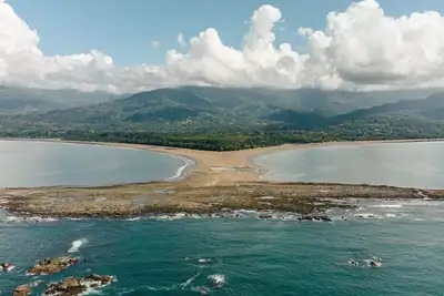 Image de Bed in 6 Bedroom Hostel With Good Vibes Near Ballena Beach