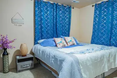 Image de Home: Sleeps 4, Bedroom, Living, Bath, Office, Patio