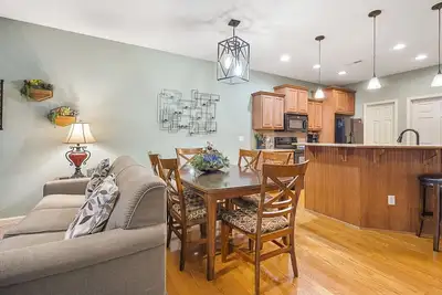 Image de Fabulous Townhome-Away-From-Home! Gas Grill, Community Pool, Two-Car Garage
