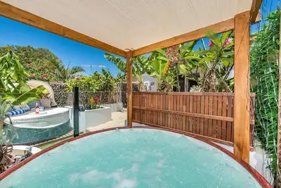 Image de Renovated Beach Villa with Heated Spa & Resort Style Garden only 400m the beach