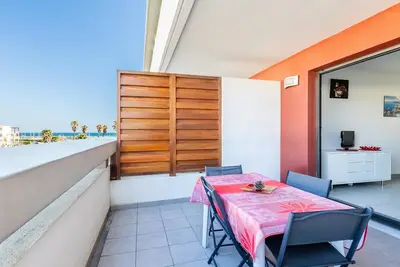 Magnifique T2 avec terrasse, garage et piscine à 100m de la plage, Sète