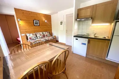 Image de Appartement cosy au pied des pistes avec piscine, balcon et parking privé
