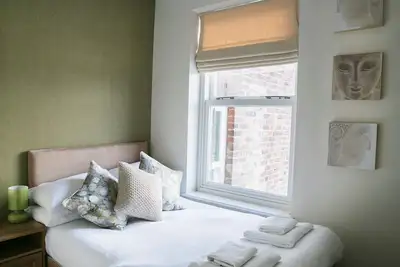Classic 2 bedroom apartment