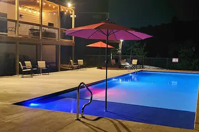 Image de Pool Open for Spring Break! ☀️Book Now-Huge Pool, Hot Tub, Arcade & more!