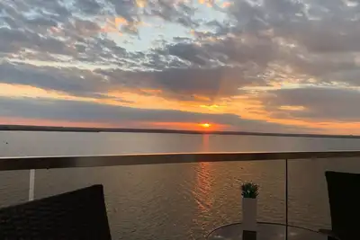 Image de Romantiv Sunset on Lake \n\n\n