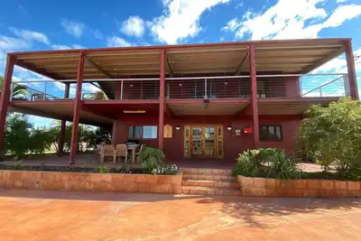 Image de Large comfortable family home located in quiet central location. Perfect for bigger groups.