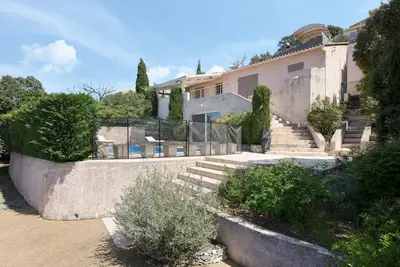 Image de Grande Villa Avec Piscine Et Terrasse