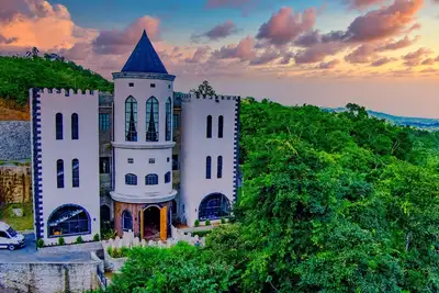 Image de Luxurious Castle; Ocean Views & Waterfalls! Complimentary Onsite Driver and Chef