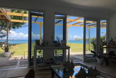 Image de Quaint Beachfront Bungalow
