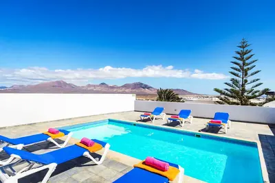 Image de Stunning Views Private - 5 Mins to Beach Town & Shops