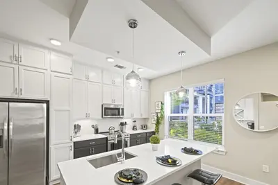 Image de Reluxme | 2br Uptown High Rise w/King Beds & Pool