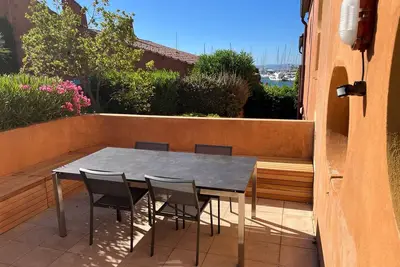 Image de Superbe appartement de charme, refait à neuf, au bord de l'eau, vue sur le port