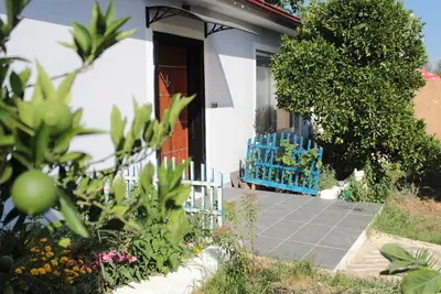 Image de 3 km from the beach, isolated holiday home with garden