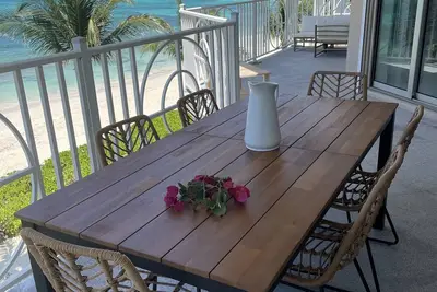 Image de Love beach Condo 3 Br Nassau