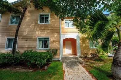 Image de Sunset Haven: Spacious 3 Bedroom Condo in Bimini Bay Community