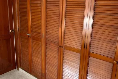 Image de 3 bedroom condo upscale area 2 minute walk to airport and beach