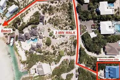 Image de Villa Moonshadow - Private 5 bedroom, waterfront villa - 3 minutes to the beach.