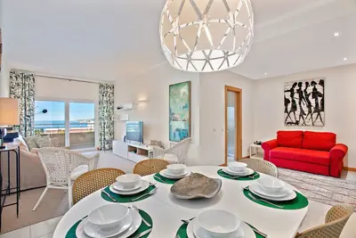 Image de Luminous Sea View 2-bedroom Apartment in the Exclusive Quinta da Barracuda