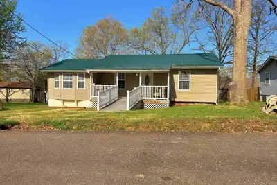 Image de Spacious, Cozy Lake House near lake and restaurants at Lake of the Ozarks.