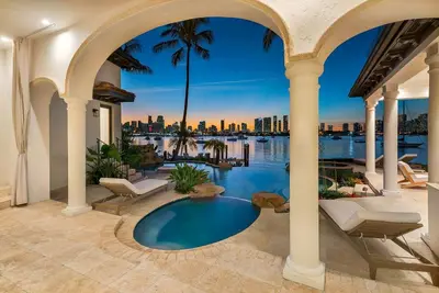 5br/5. 5bth Miami Waterfront Villa w/ Pool