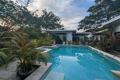 Image de Fully equipped studio, short walk to beach, stores and restaurants