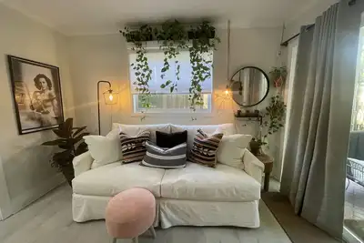 Image de Quaint and beautiful bungalow