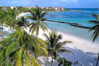 Image de Prime Location, Gorgeous Sweeping Views, Ph right on the Beach, Villas del Mar 1