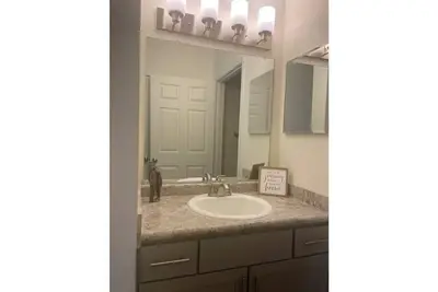 Image de Simple Luxury. Mid-Term & Long-Term Stays Welcome