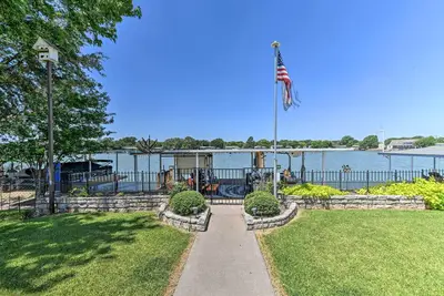 Image de Lakefront Granbury Home, Boat Dock On-Site!