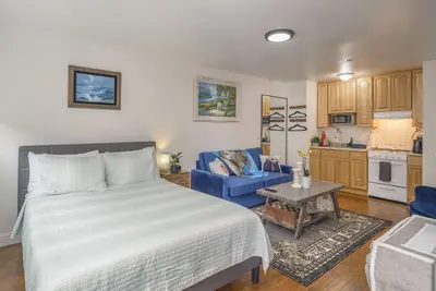 Image de Otter’s Den by Monterey Beaches and Aquarium