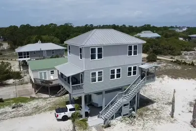 Image de Gorgeous Ocean Views in Modern Beachfront Home