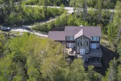 Image de Ski/Snowboard, Snowmobile, Fishing, Hunting, Hot Tub, Chalet