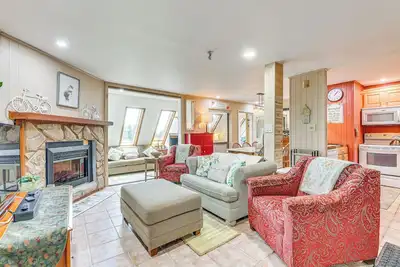 Image de Walk to Slopes: Snowshoe Condo w/ Sunroom